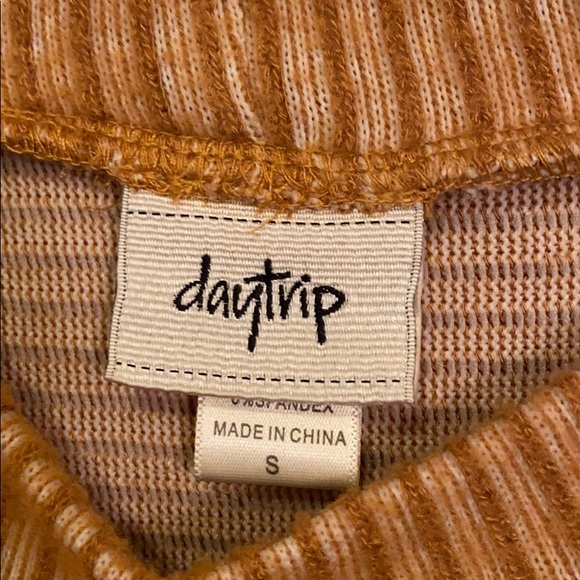 Daytrip mustard-colored top - Picture 3 of 4